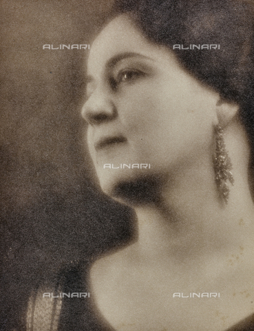 PTA-F-000197-0000 - Ritratto femminile - Data dello scatto: 1930-1939 - Archivi Alinari, Firenze