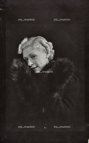 PTA-F-000210-0000 - Ritratto di un'attrice - Data dello scatto: 1930-1939 - Archivi Alinari, Firenze
