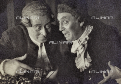 PTA-F-000389-0000 - Coppia di attori durante uno spettacolo - Data dello scatto: 1930-1939 - Archivi Alinari, Firenze