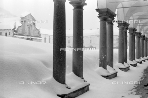 PTA-S-001072-2005 - Veduta del Santuario di Oropa con la neve - Data dello scatto: 1940 ca. - Archivi Alinari, Firenze