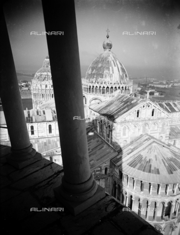 PTA-S-001302-0011 - Veduta del Duomo dalla torre pendente, Pisa - Data dello scatto: 1930-1940 - Archivi Alinari, Firenze