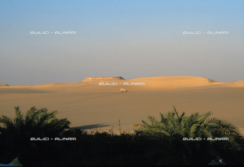 QFA-S-DIA088-00EG - Deserto a sud dell'Oasi di Siwa. - Data dello scatto: 2002 - Folco Quilici ©  Archivi Alinari