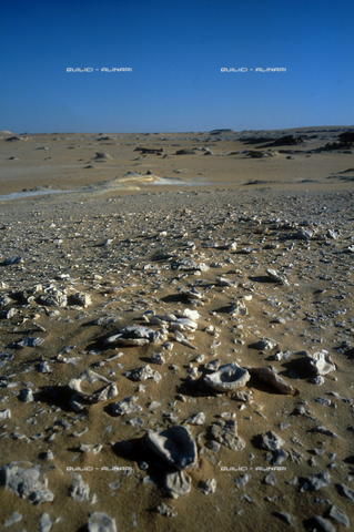 QFA-S-DIA096-00EG - Deserto a sud dell'Oasi di Siwa. - Data dello scatto: 2002 - Folco Quilici ©  Archivi Alinari