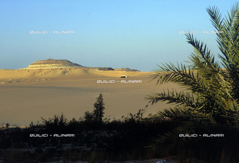QFA-S-DIA099-00EG - Deserto a sud dell'Oasi di Siwa. - Data dello scatto: 2002 - Folco Quilici ©  Archivi Alinari
