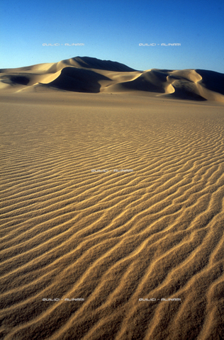 QFA-S-DIA103-00EG - Deserto a sud dell'Oasi di Siwa. - Data dello scatto: 2002 - Folco Quilici ©  Archivi Alinari