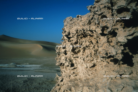 QFA-S-DIA106-00EG - Deserto a sud dell'Oasi di Siwa. - Data dello scatto: 2002 - Folco Quilici ©  Archivi Alinari