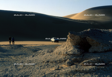 QFA-S-DIA108-00EG - Deserto a sud dell'Oasi di Siwa. - Data dello scatto: 2002 - Folco Quilici ©  Archivi Alinari