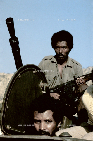 RCS-S-E14076-0014 - A militiaman with armor, a member of ELF (Eritrea Liberation Front) during the war for liberation in Ethiopia - Date of photography: 1985 - RCS/Alinari Archives Management, Florence