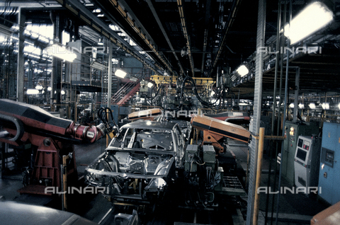 RCS-S-E18052-0005 - Automated assembly line at Nuova Giulietta of Alfa Romeo - Date of photography: 1984 - RCS/Alinari Archives Management, Florence