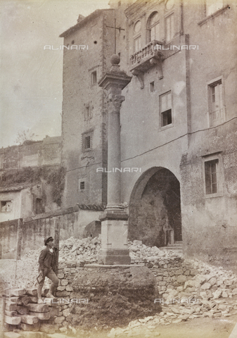 REA-F-000182-0000 - Demolition front of the house of Cesarini (connection with the Tower of Paul III) in Rome - Date of photography: 1880-1890 ca. - Alinari Archives, Florence