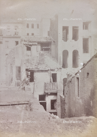 REA-F-000183-0000 - Demolition of buildings opposite the House of Giulio Romano near the Capitol in Rome. The whole area was demolished during the construction of the Vittoriano - Date of photography: 1880-1890 ca. - Alinari Archives, Florence