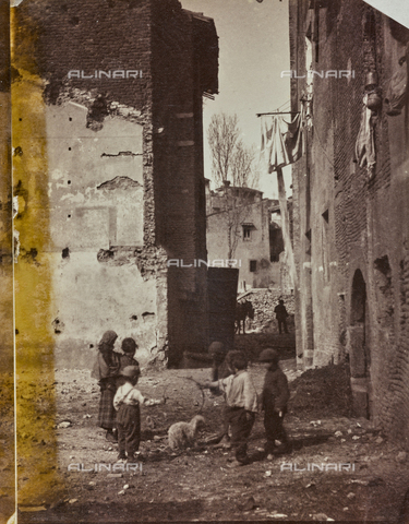 REA-F-000236-0000 - Children playing outdoors in the area of the Lungotevere Pierleoni in Rome - Date of photography: 1880-1887 ca. - Alinari Archives, Florence