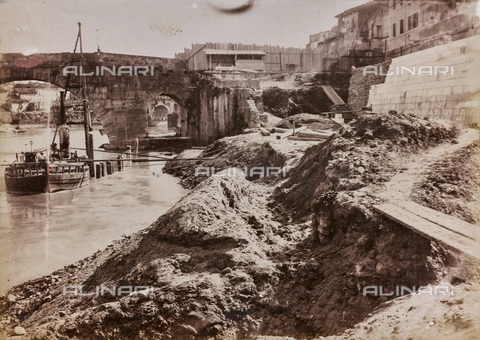 REA-F-000363-0000 - Works for the construction of the embankments on the Tiber, in the background Ponte Cestio in Rome - Date of photography: 1885 ca. - Alinari Archives, Florence