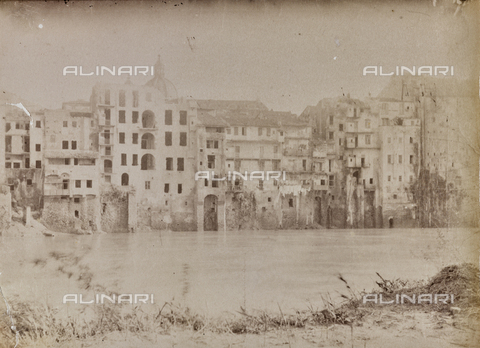 REA-F-000421-0000 - Bank of the Tiber in Tor di Nona, Rione Ponte Rome. In the background the dome of the church of San Salvatore in Lauro - Date of photography: 1880-1890 - Alinari Archives, Florence