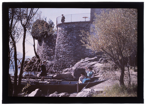 RGD-F-001841-0000 - Portrait of a woman and two children on a boat (Aida and Germana Bronzini?) - Date of photography: 1905-1910 ca. - Alinari Archives, Florence