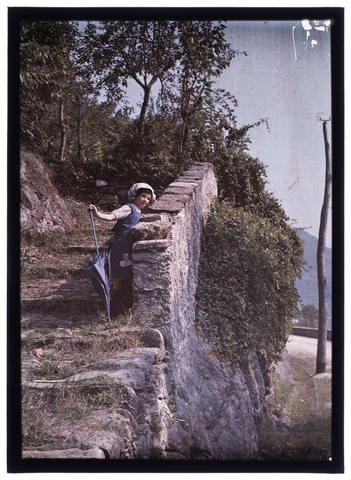 RGD-F-001844-0000 - Bambina su una rampa in pietra (Germana Bronzini?) - Data dello scatto: 1905-1910 ca. - Archivi Alinari, Firenze