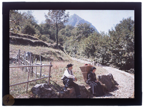 RGD-F-001854-0000 - Contadini su una strada di montagna - Data dello scatto: 1900-1927 ca. - Archivi Alinari, Firenze