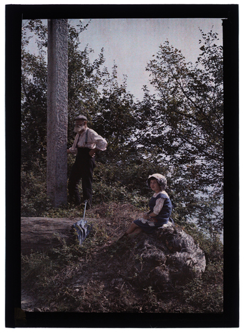 RGD-F-001869-0000 - Anziano con bambina (Germana Bronzini?) in un bosco - Data dello scatto: 1905-1910 ca. - Archivi Alinari, Firenze