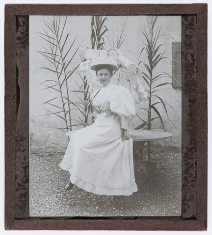 RGD-S-SN0000-0002 - Portrait of Giorgina (Giorgia), daughter of Giorgio Roster - Date of photography: 10/1895 - Alinari Archives, Florence