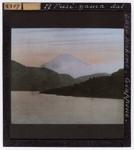 RGD-S-VARIE3-2507 - Il Fuji-Yama (Fuji) dal lago Ashi (lago di Hakone, Ashino, Ashinoko) nella prefettura di Kanagawa in Giappone - Data dello scatto: 1897-1898 ca. - Archivi Alinari, Firenze