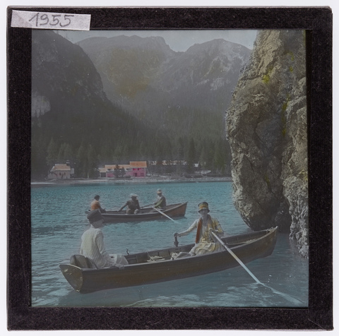 RGD-S-VARIE5-1955 - People in boats on Lake Braies - Date of photography: 1900-1927 ca. - Alinari Archives, Florence