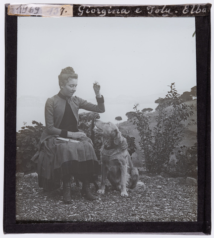 RGD-S-VARIE6-1969 - Portrait of Giorgina (Giorgia), Giorgio Roster's daughter, and the dog Ioly on Elba Island - Date of photography: 24/10/1888 - Alinari Archives, Florence