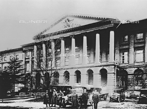 RNA-F-177858-0000 - Rivoluzione russa: il Palazzo Smolny a San Pietroburgo durante la rivoluzione russa del 1917 (Sede dell'archivio centrale statale di films, fotografie e registrazioni audio storiche) - Data dello scatto: 27/10/1917 - Sputnik/ Archivi Alinari