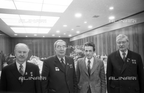 RNA-F-775820-0000 - Incontro tra il Segretario Generale del CPSU Leonid Ilich Brezhnev con il Segretario Generale del Partito Comunista Italiano Enrico Berlinguer (secondo da destra) alla guida di una delegazione del PCI al XXV Congresso del CPSU. Sono presenti anche il candidato del Politburo Boris Nikolaevich Ponomarev (a sinistra) e il membro del Politburo Mikhail Andreivich Suslov (a destra) - Data dello scatto: 03/01/1976 - Vladimir Musaeljan / Sputnik/ Archivi Alinari