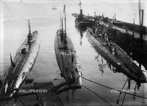 RVA-S-000930-0003 - Prima Guerra Mondiale: sottomarini FSG nei cantieri navali Fiat-San Giorgio a Muggiano, La Spezia - Data dello scatto: 1915 - Jacques Boyer / Roger-Viollet/Alinari