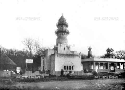 RVA-S-005767-0003 - Esposizione coloniale internazionale di Parigi del 1931: i padiglioni della Tunisia, della Somalia francese e dell' India francese a Bois de Vincennes - Data dello scatto: 1931 - Jacques Boyer / Roger-Viollet/Alinari