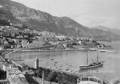 RVA-S-006973-0004 - Veduta del porto di Monte Carlo con lo yacht del Principe di Monaco - Data dello scatto: 1914 - Jacques Boyer / Roger-Viollet/Alinari