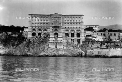 RVA-S-007093-0015 - Il Museo oceanografico di Monaco ripreso dal mare - Data dello scatto: 1914 - Jacques Boyer / Roger-Viollet/Alinari