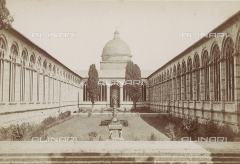 SCC-A-000002-0007 - Il cortile interno del Camposanto di Pisa - Data dello scatto: 1855 ca. - Archivi Alinari, Firenze