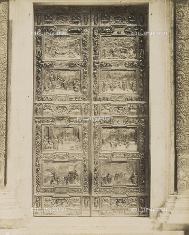 SCC-A-000007-0015 - La porta maggiore del Duomo di Pisa - Data dello scatto: 1855 ca. - Archivi Alinari, Firenze