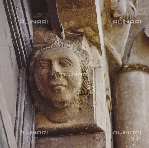 SEA-S-RI1994-0007 - Particolare del portale della chiesa di San Francesco ad Amatrice - Data dello scatto: 1994 - Archivi Alinari, Firenze