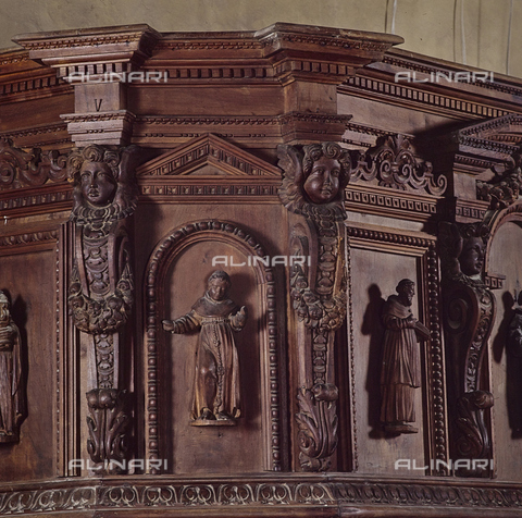 SEA-S-RI1994-0017 - Particolare del pulpito ligneo all'interno della chiesa di San Francesco ad Amatrice - Data dello scatto: 1994 - Archivi Alinari, Firenze
