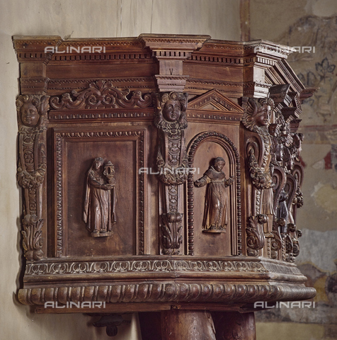 SEA-S-RI1994-0018 - Particolare del pulpito ligneo all'interno della chiesa di San Francesco ad Amatrice - Data dello scatto: 1994 - Archivi Alinari, Firenze