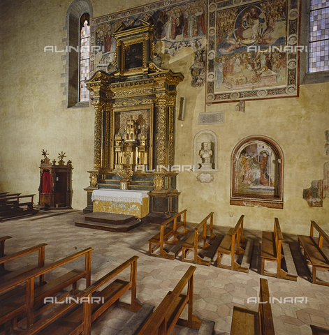 SEA-S-RI1994-0021 - Altare della Madonna della Filetta all'interno della chiesa di San Francesco ad Amatrice - Data dello scatto: 1994 - Archivi Alinari, Firenze