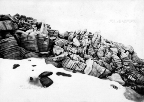 SFQ-F-000016-0000 - Stratified rock in Valtournanche, in Valle d'Aosta - Date of photography: 1950 ca. - Alinari Archives, Florence