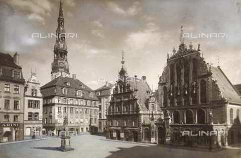 TAZ-F-000457-0000 - Town Hall Square, St. Peter's Church and the House of the "Black Heads" in Riga, Latvia - Touring Club Italiano/Archivi Alinari Management, Florence