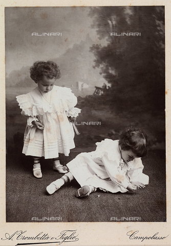 TCA-F-00268V-0000 - Ritratto di due bambine - Data dello scatto: 1910 ca. - Archivi Alinari, Firenze