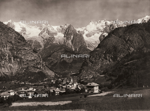 TCB-F-002882-0000 - Courmayeur at the foot of Mont Blanc - Date of photography: 1930 ca. - Touring Club Italiano/Alinari Archives Management