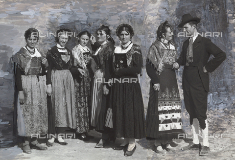 TCE-F-002444-0000 - Dress attire from the valley of Tesino in Trention - Date of photography: 1930-1940 ca. - Touring Club Italiano/Alinari Archives Management