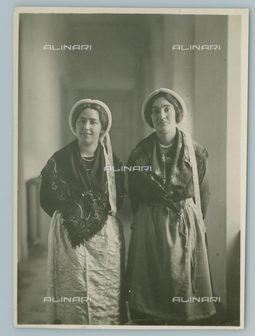 TCI-F-A04534-0000 - Europe, Italy, Piedmont, Pragelato, Waldensian women's costumes, 1930 1940 - Touring Club Italiano/Alinari Archives Management