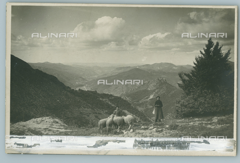 TCI-F-A04554-0000 - Europe, Italy, Piedmont, shepherds in val tanaro view from south to north, 1910 1920 - Touring Club Italiano/Alinari Archives Management