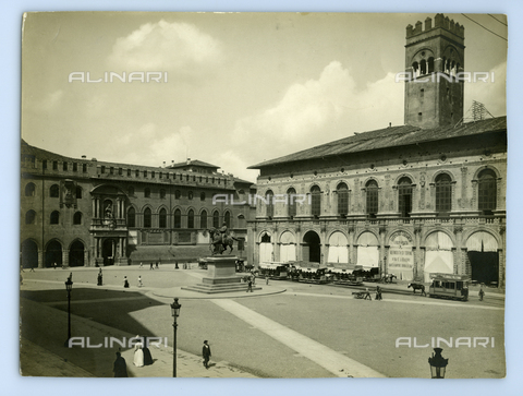 TCI-F-I00206-0000 - palace of the mayor and the city hall, bologna, Emilia Romagna, 1930 - Touring Club Italiano/Alinari Archives Management