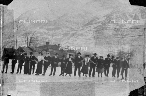 TCI-S-000010-0721 - Portrait of a group of ice skaters of the 'Ski Club Valdostano' in Aosta - Date of photography: 1879-1881 - Touring Club Italiano/Alinari Archives Management