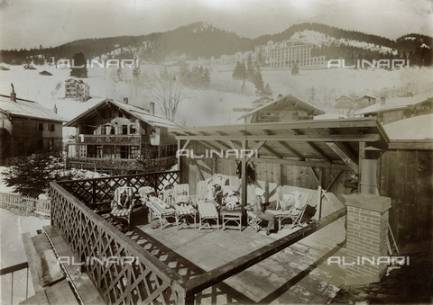 TCI-S-000218-AR09 - Sunlight therapy in the Alps - Date of photography: 1900-1910 - Touring Club Italiano/Alinari Archives Management