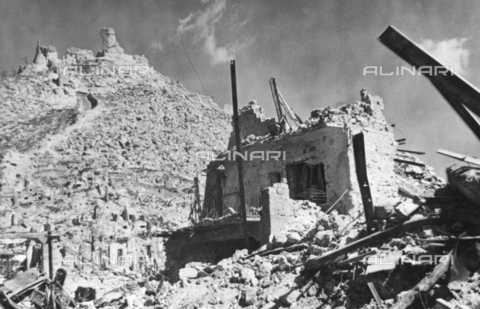 TCI-S-002212-AR11 - The abbey of Montecassino after the bombing that took place during the Second World War - Date of photography: 02/1944 - © Touring Club Italiano / Alinari Archives