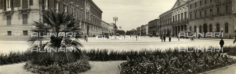 TCS-F-000187-0000 - Piazza del Ferrarese, Panorama di Bari - Data dello scatto: 1930 ca. - Touring Club Italiano/Gestione Archivi Alinari